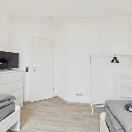 Monteur - Fuer Bis Zu 6 Personen In 63128 - Of03 *